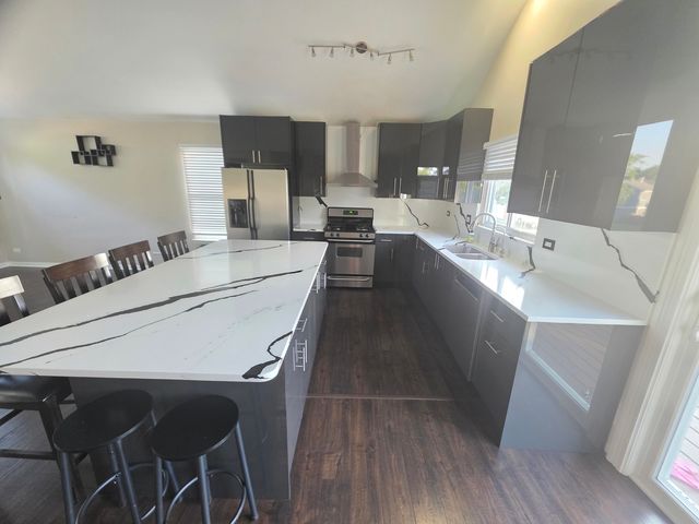 302 Barton Court, Bartlett, IL 60103