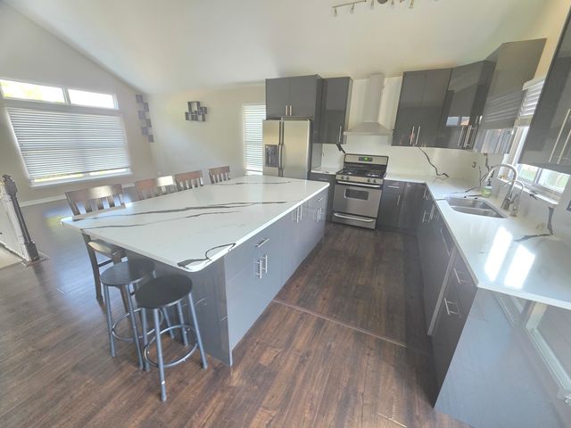 302 Barton Court, Bartlett, IL 60103