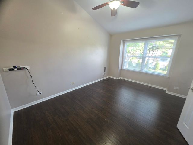 302 Barton Court, Bartlett, IL 60103