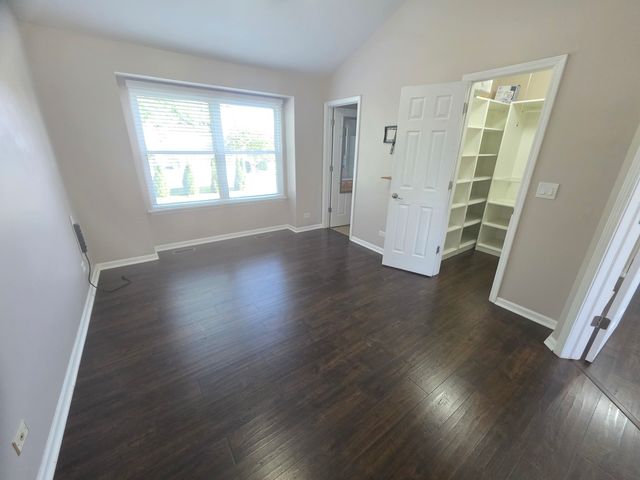 302 Barton Court, Bartlett, IL 60103