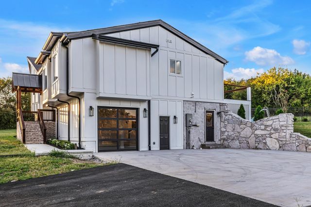 2752 Thompson Station Rd, E, Thompsons Station, TN 37179