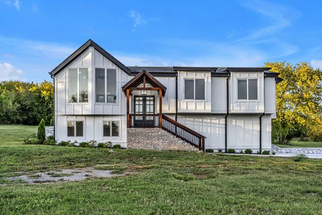 2752 Thompson Station Rd, E, Thompsons Station, TN 37179