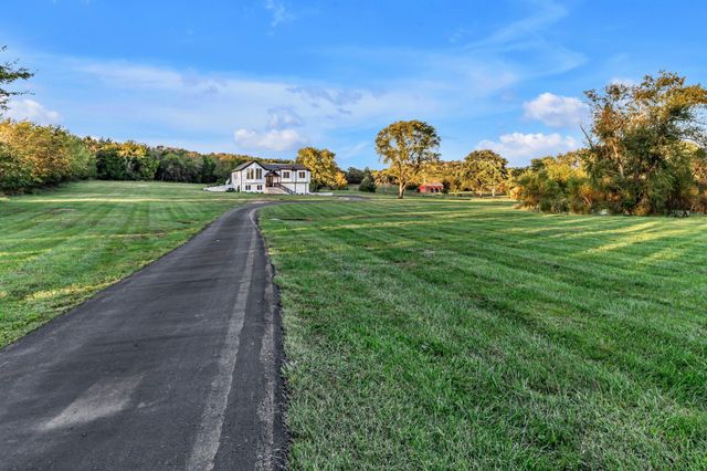 2752 Thompson Station Rd, E, Thompsons Station, TN 37179