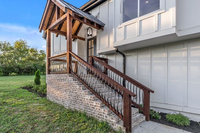 2752 Thompson Station Rd, E, Thompsons Station, TN 37179