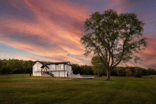 2752 Thompson Station Rd, E, Thompsons Station, TN 37179