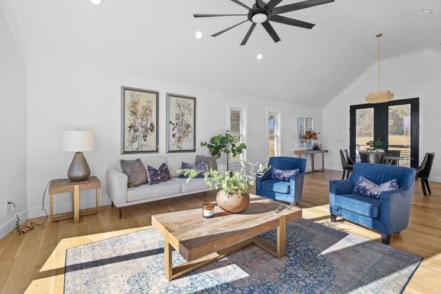 2752 Thompson Station Rd, E, Thompsons Station, TN 37179