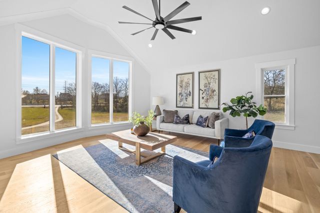 2752 Thompson Station Rd, E, Thompsons Station, TN 37179