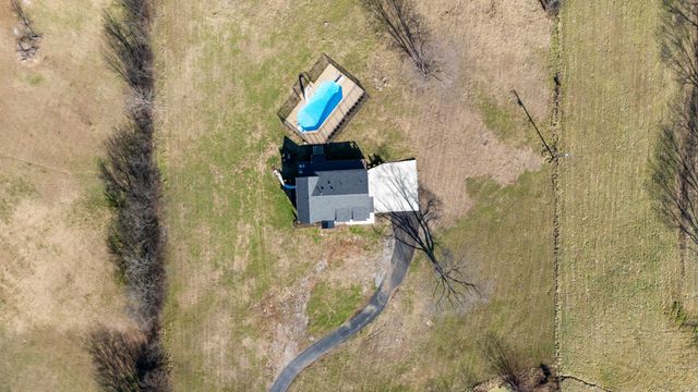 2752 Thompson Station Rd, E, Thompsons Station, TN 37179