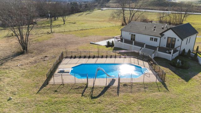 2752 Thompson Station Rd, E, Thompsons Station, TN 37179