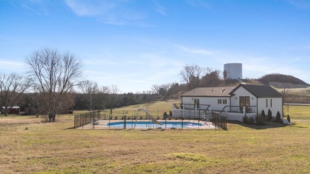 2752 Thompson Station Rd, E, Thompsons Station, TN 37179