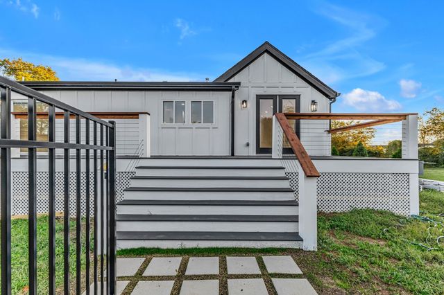 2752 Thompson Station Rd, E, Thompsons Station, TN 37179