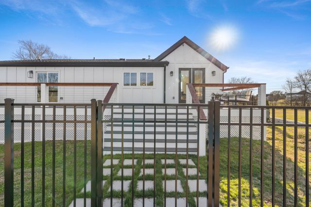 2752 Thompson Station Rd, E, Thompsons Station, TN 37179