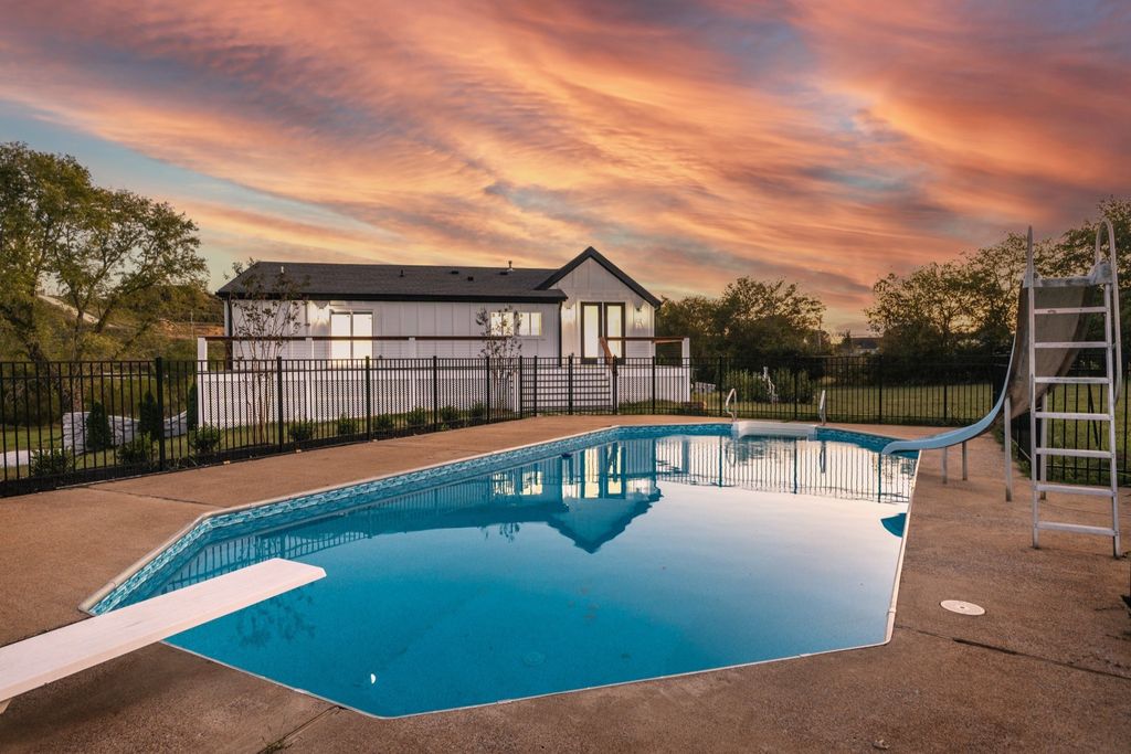 2752 Thompson Station Rd, E, Thompsons Station, TN 37179