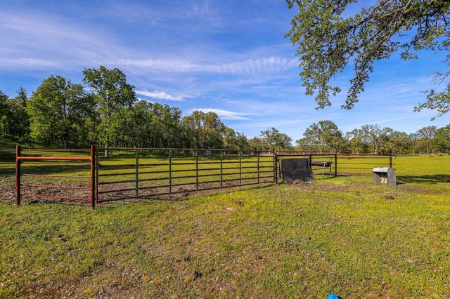 16705 Matlock Loop Road, Cottonwood, CA 96022