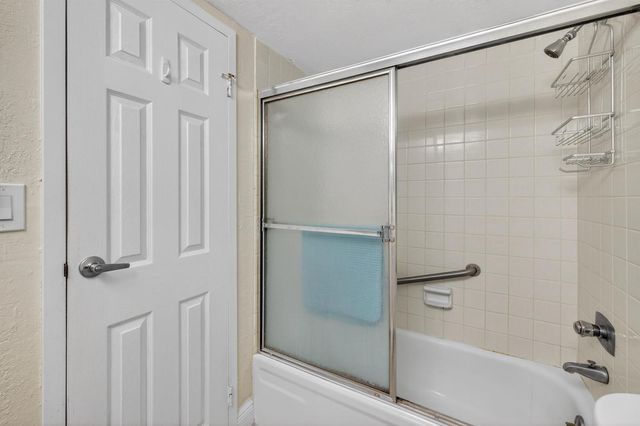 4850 NW 29 Court 327, Lauderdale Lakes, FL 33313