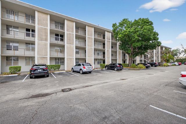 4850 NW 29 Court 327, Lauderdale Lakes, FL 33313