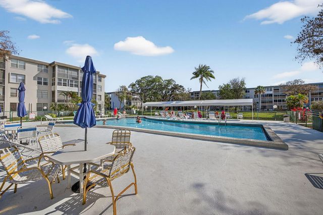 4850 NW 29 Court 327, Lauderdale Lakes, FL 33313