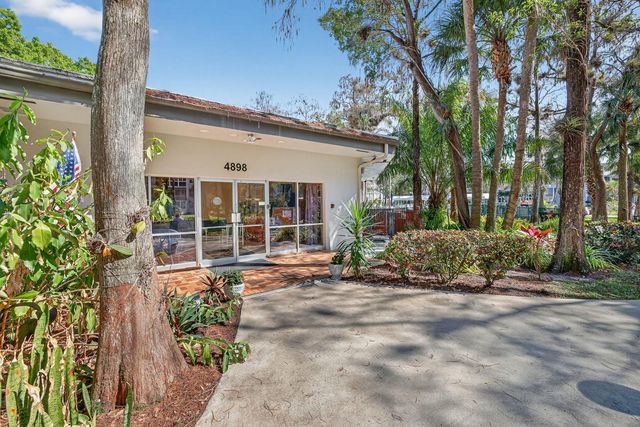 4850 NW 29 Court 327, Lauderdale Lakes, FL 33313