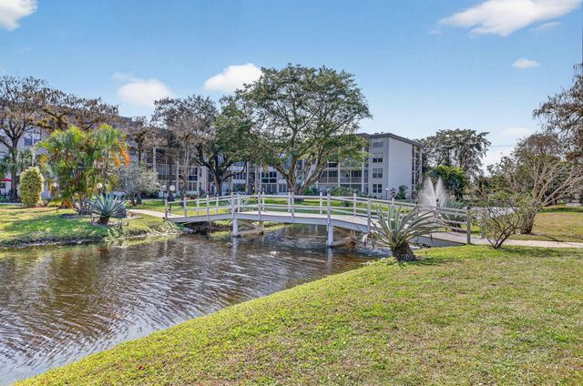 4850 NW 29 Court 327, Lauderdale Lakes, FL 33313