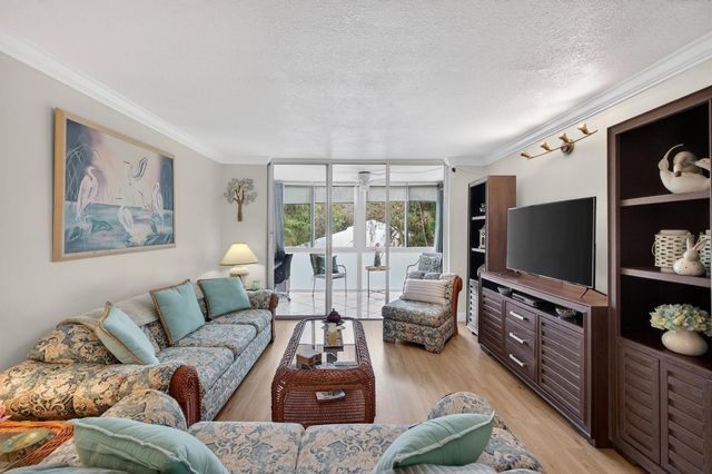 4850 NW 29 Court 327, Lauderdale Lakes, FL 33313