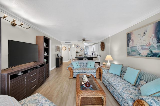 4850 NW 29 Court 327, Lauderdale Lakes, FL 33313