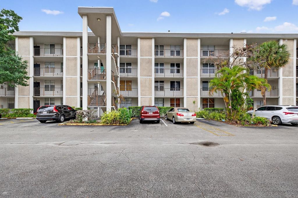 4850 NW 29 Court 327, Lauderdale Lakes, FL 33313