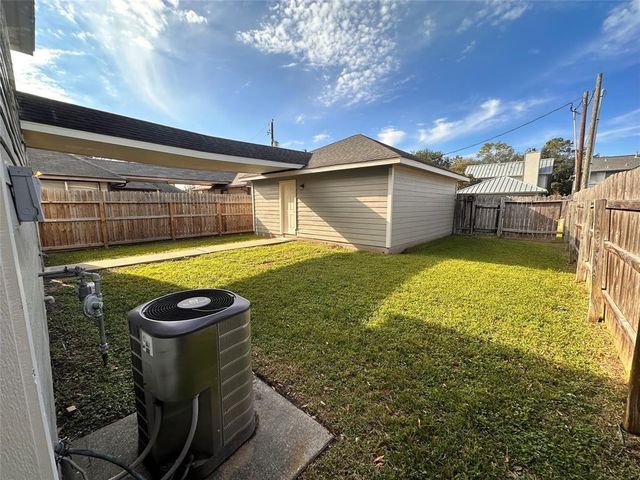 222 Henrietta Street, Webster, TX 77598