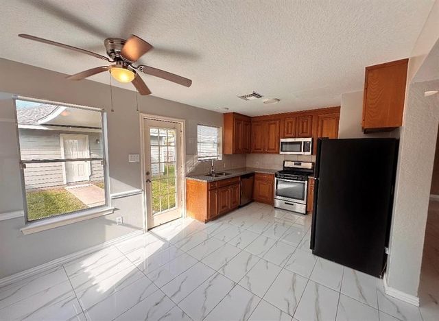 222 Henrietta Street, Webster, TX 77598