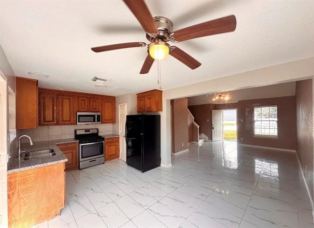 222 Henrietta Street, Webster, TX 77598