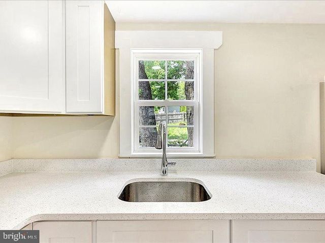 215 FRYSVILLE RD, Hellam, PA 17406