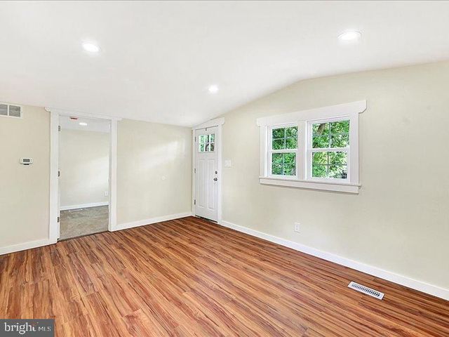 215 FRYSVILLE RD, Hellam, PA 17406