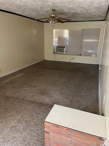 214 W OSCEOLA STREET, Clermont, FL 34711