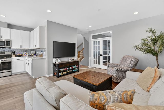 30W142 Wheeler Circle, Warrenville, IL 60563