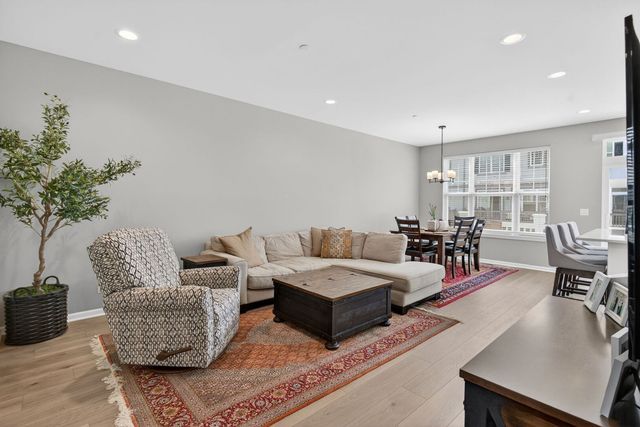 30W142 Wheeler Circle, Warrenville, IL 60563