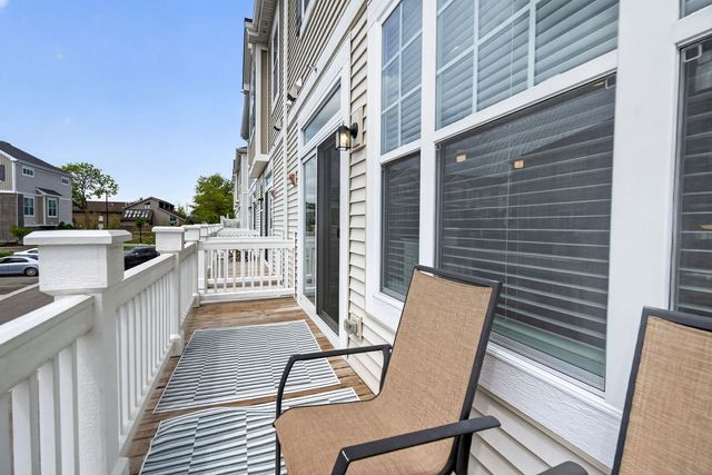 30W142 Wheeler Circle, Warrenville, IL 60563