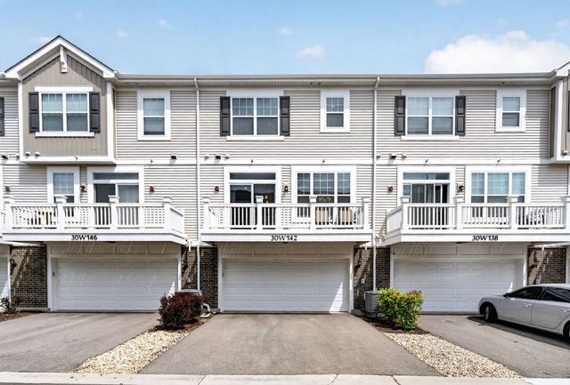 30W142 Wheeler Circle, Warrenville, IL 60563