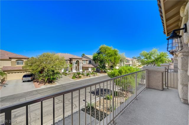 345 Whispering Tree Avenue, Las Vegas, NV 89183