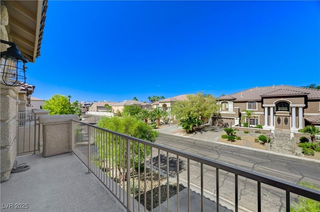 345 Whispering Tree Avenue, Las Vegas, NV 89183