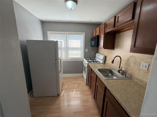 4913 Schlaff Street, Dearborn, MI 48126