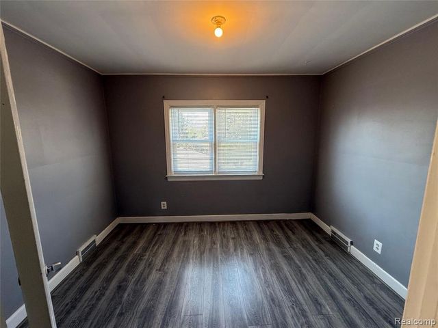 4913 Schlaff Street, Dearborn, MI 48126