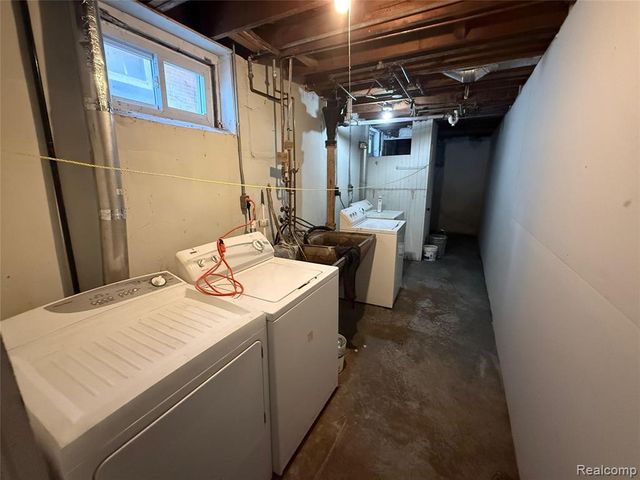 4913 Schlaff Street, Dearborn, MI 48126