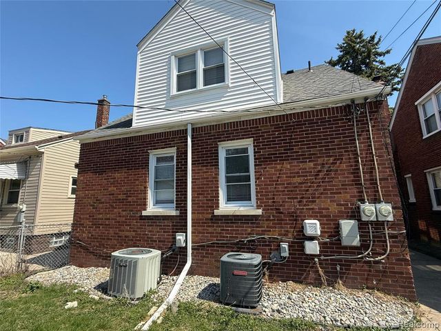 4913 Schlaff Street, Dearborn, MI 48126