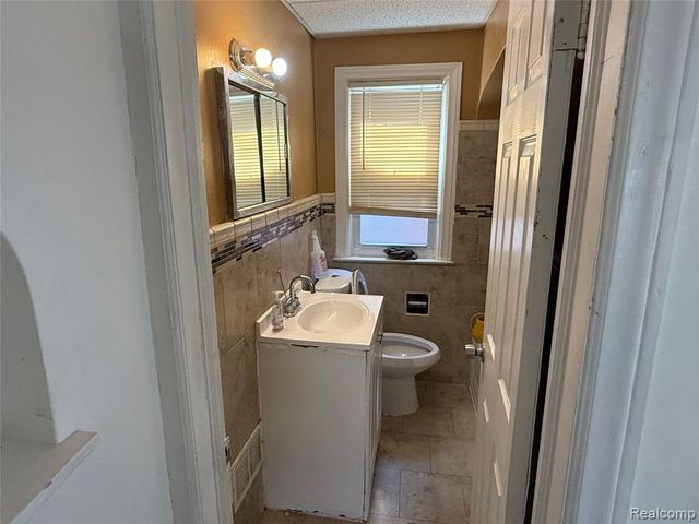 4913 Schlaff Street, Dearborn, MI 48126