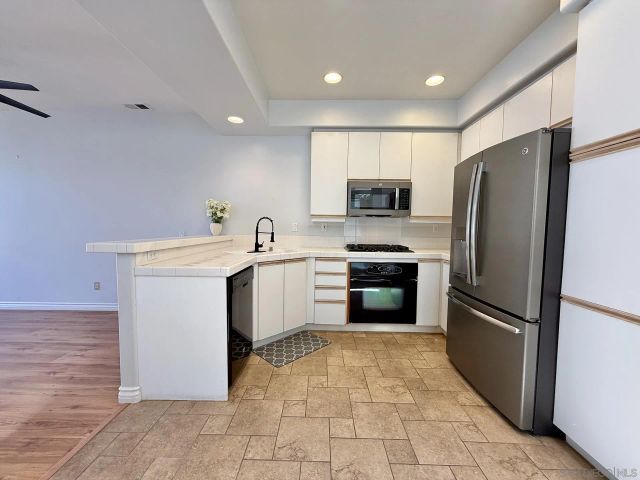 992 S Country Glen Way, Anaheim, CA 92808