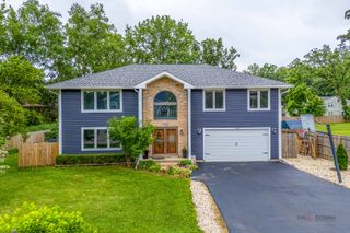 520 Quassey Avenue, Lake Bluff, IL 60044