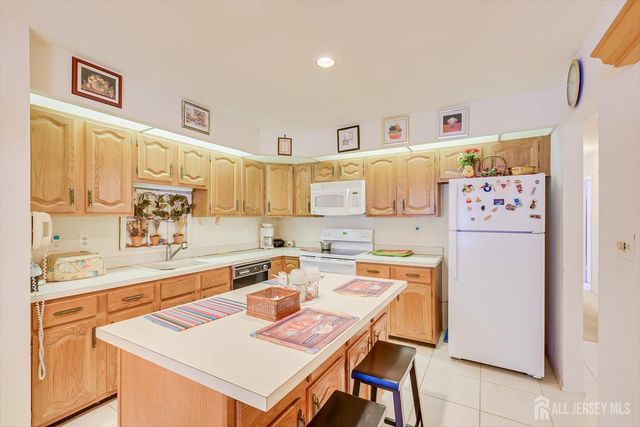 25 Martin Van Buren Drive, Monroe, NJ 08831