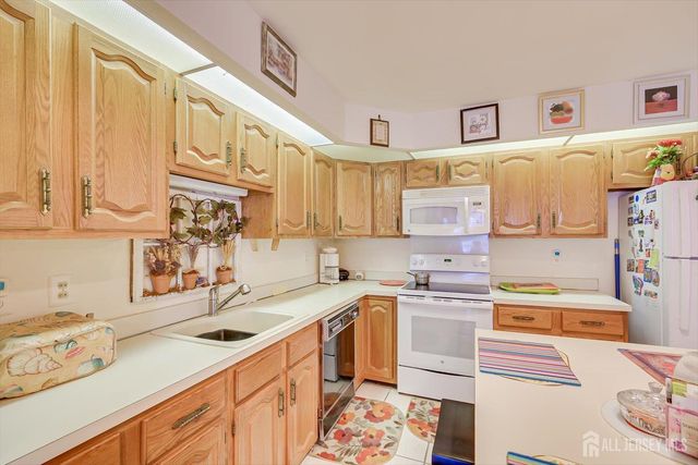 25 Martin Van Buren Drive, Monroe, NJ 08831