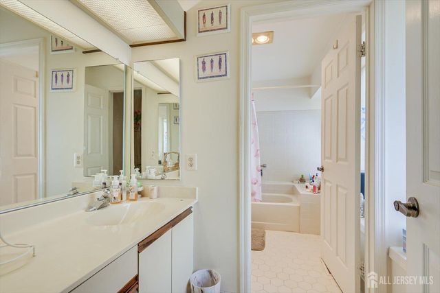 25 Martin Van Buren Drive, Monroe, NJ 08831