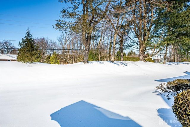 25 Martin Van Buren Drive, Monroe, NJ 08831