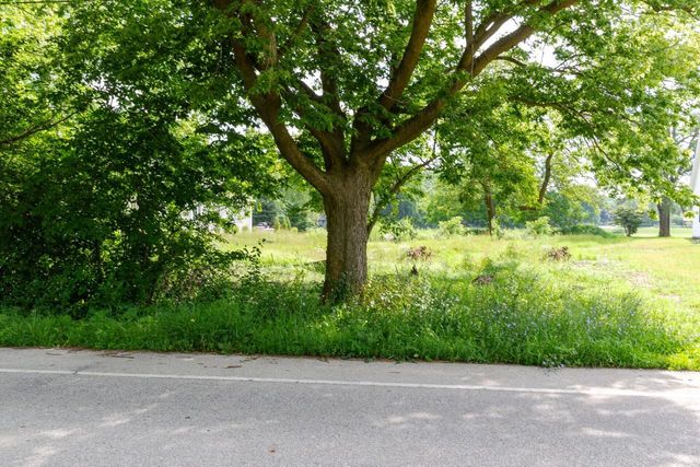 630 GREEN BAY ROAD, Thiensville, WI 53092